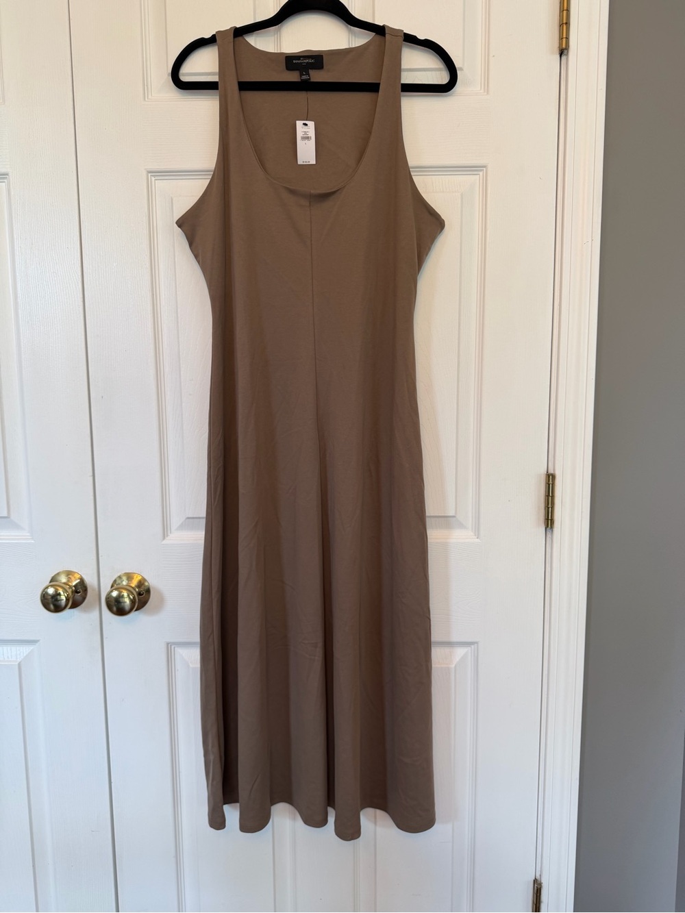 banana republic brown maxi dress NWT Sleeveless in Taupe Brown. Size Large Happy Birthday Molly!!!! Mommy RS-week2523 Color:M-Ivory Blouson fit